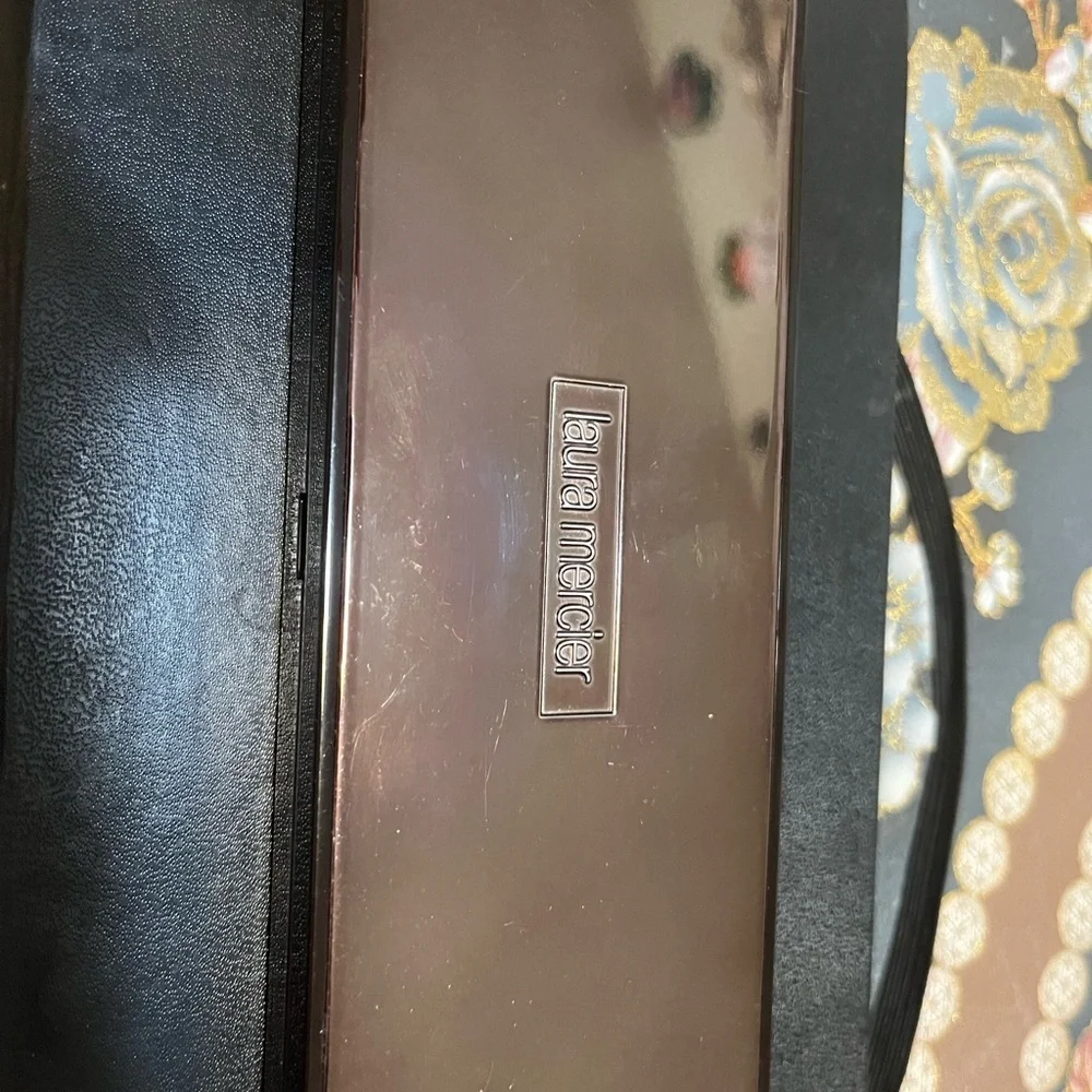 Laura mercier hideen gems‎ eye shadow palette